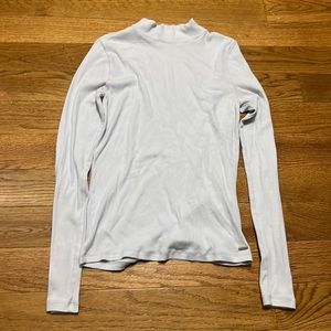 Hollister blue turtle neck long sleeve. Size L and is still in good condition
